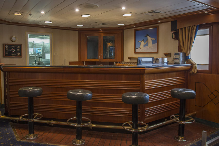 Ocean Adventurer bar