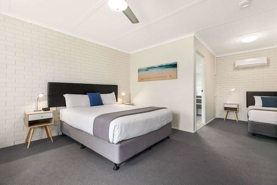 Comfort Inn on Main bed