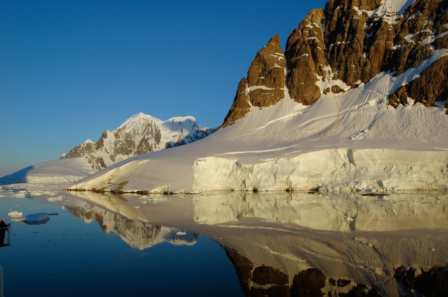 Poolreis Antarctica, water en ijsrotsen