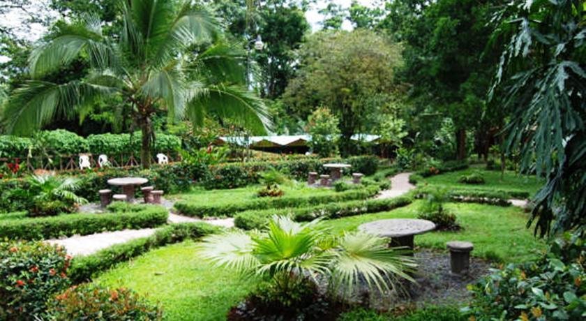 Ara Ambiqua Lodge tuinen