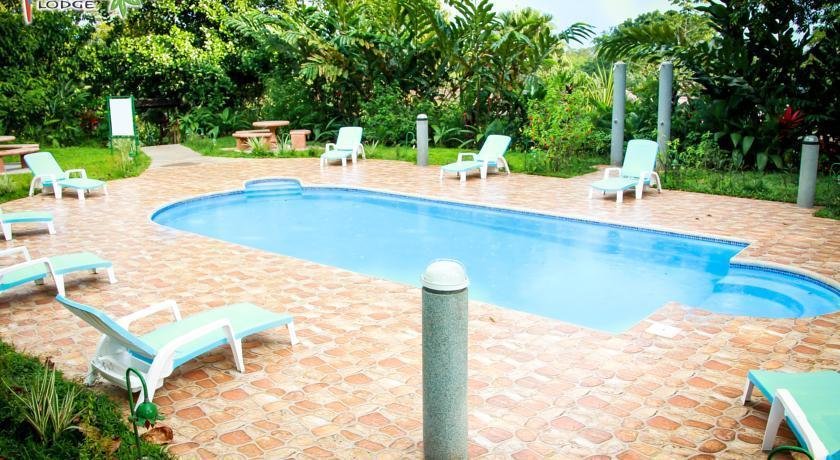 Ara Ambiqua Lodge zwembad