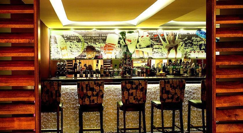 Hotel Les Saisons bar