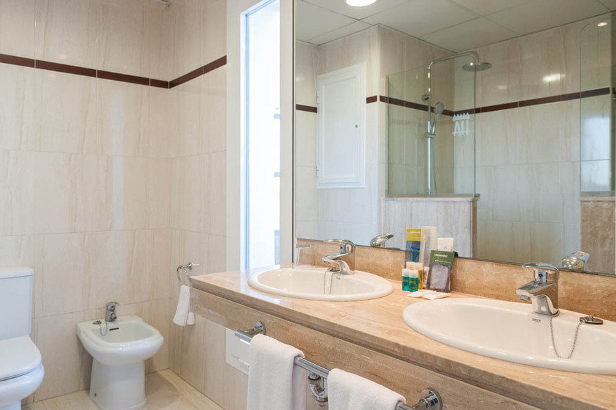 Hotel Alcazar badkamer