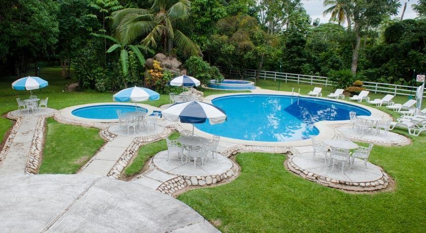 Hotel Nututun zwembad