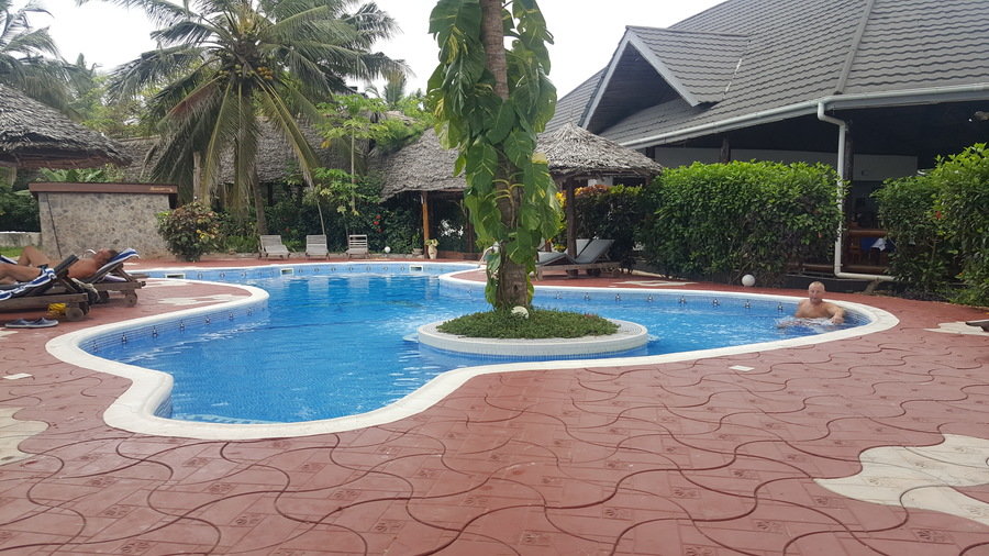 Mnarani beach cottages pool