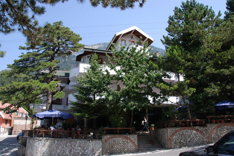 Sofo hotel llogora