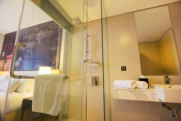 The Straits hotel & suites badkamer