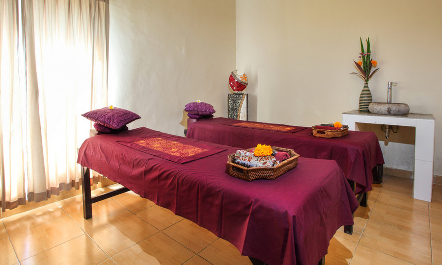 Hotel Puri Saron - massage