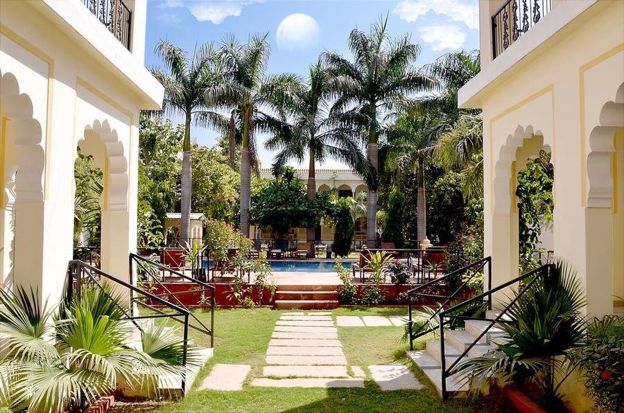 Raj Palace Resort - tuin