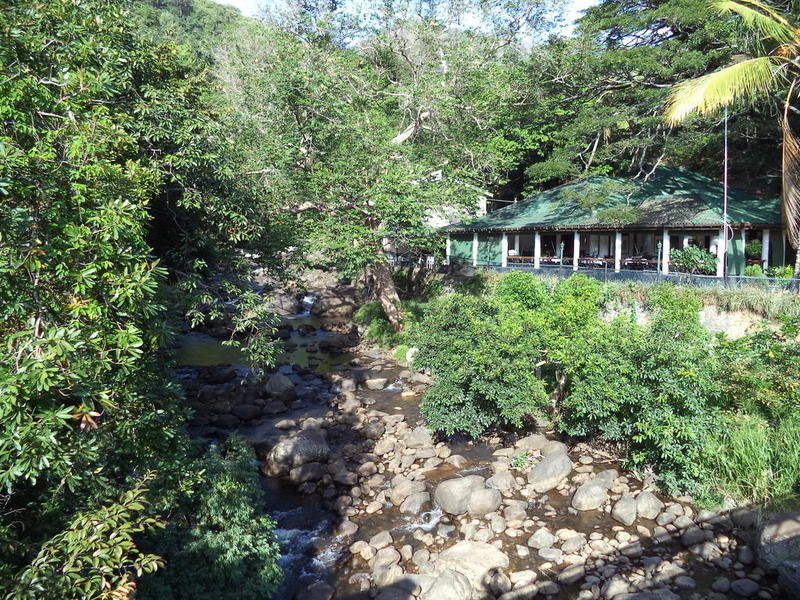 Belihyloya Rest House - rivier uitzicht
