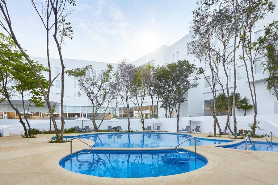 Fairfield Inn & Suites Cancún zwembad