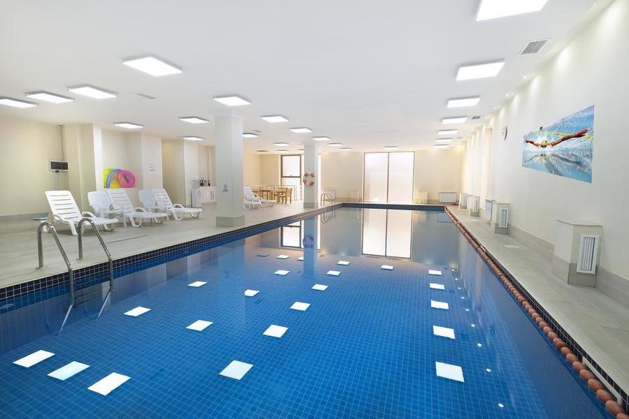 Ani Central Inn zwembad