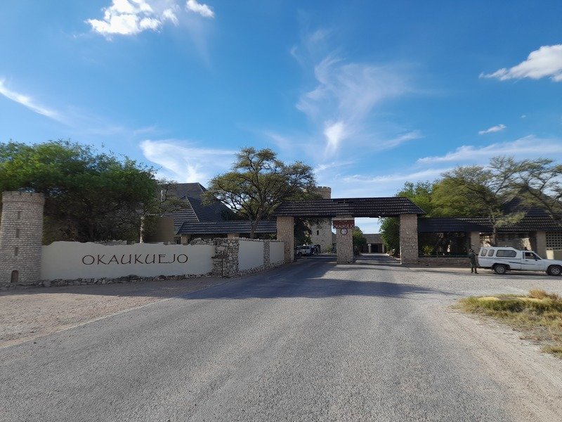 Okaukuejo entree