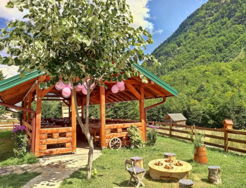 Katun Maja Karanfil Gusinje Montenegro