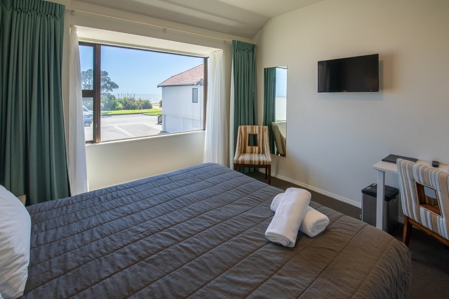 Beachfront Hotel Hokitika - Driftwood room