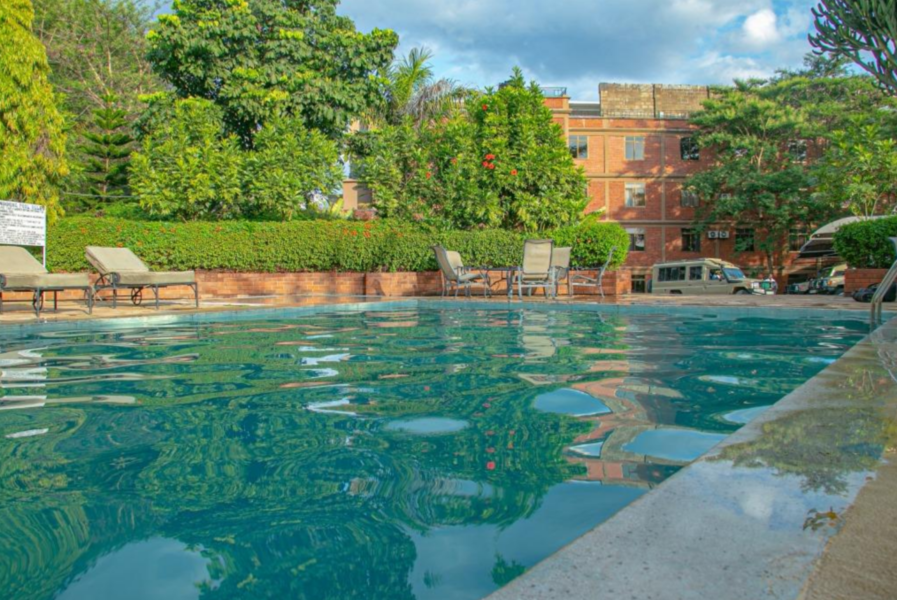 Summit Lodge Tanzania zwembad