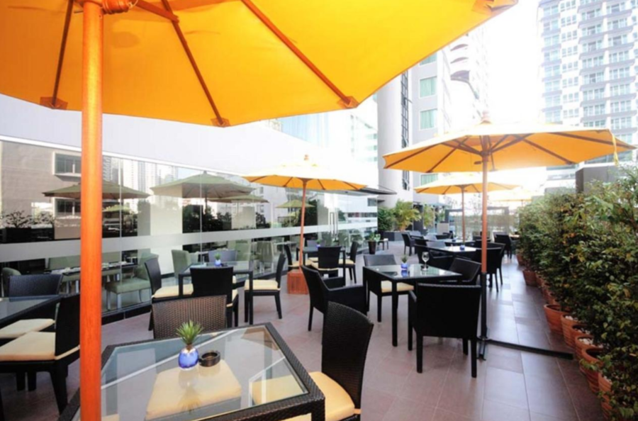 Golden Tulip Mandison Suites dinerterras