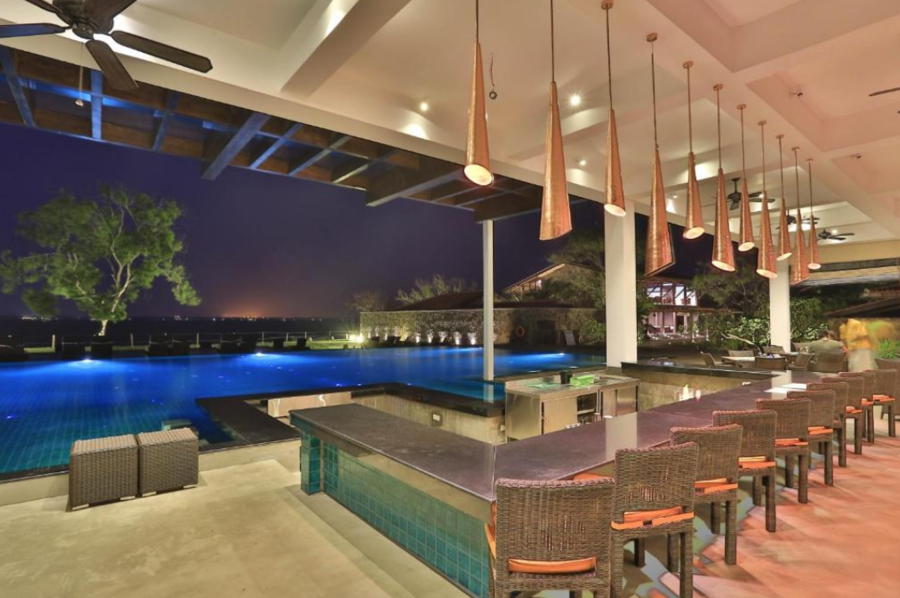 Arie Lagoon Hotel bar