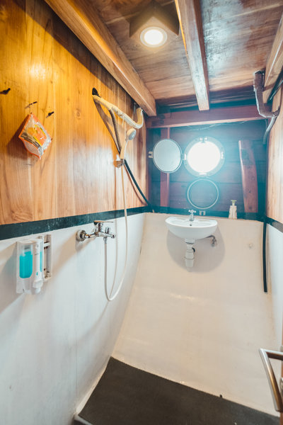 Komodo Boattrop Vidi Indonesië