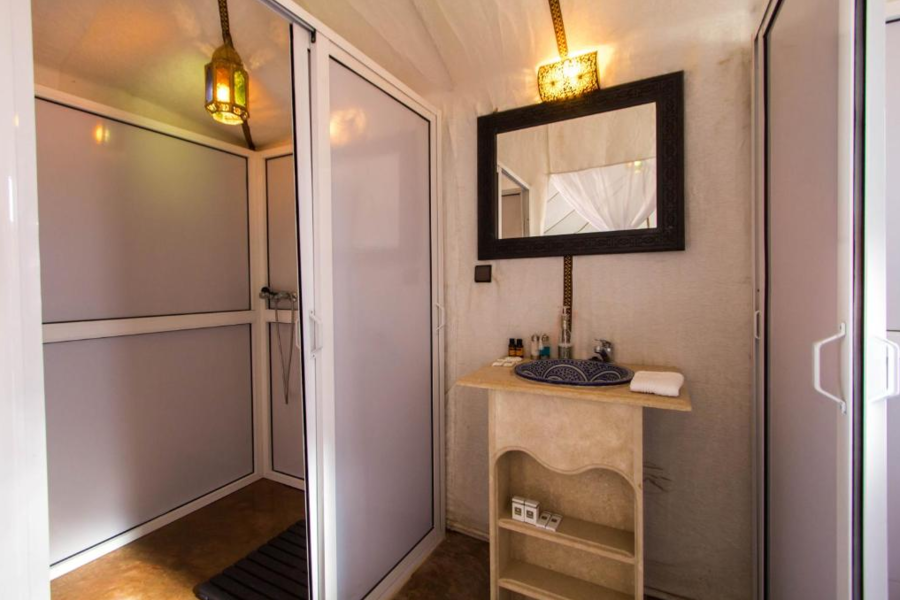 Golden Camp Merzouga badkamer