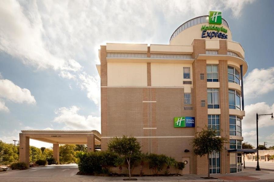 Holiday Inn Rivercenter 
