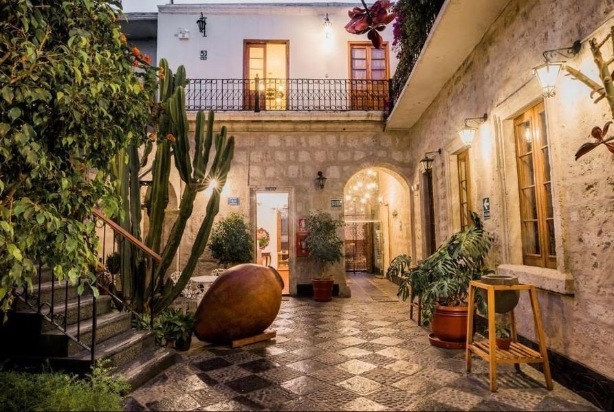 Su Majestad - Arequipa - Peru - binnenplaats