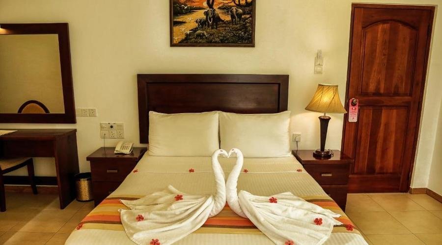 Oak Ray Serene Garden Hotel - Kandy- Tweepersoonskamer