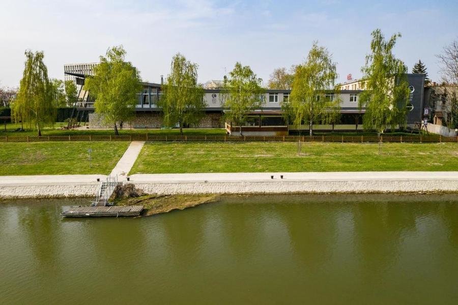 Amstel Hattyu - Gyor- Gebouw