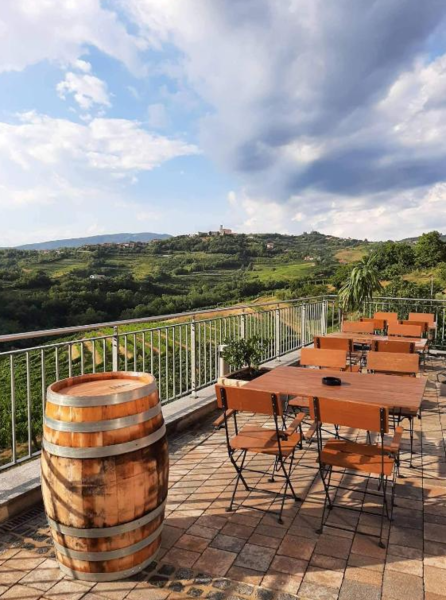 Kozana Hotel - Dobrovo - uitzicht