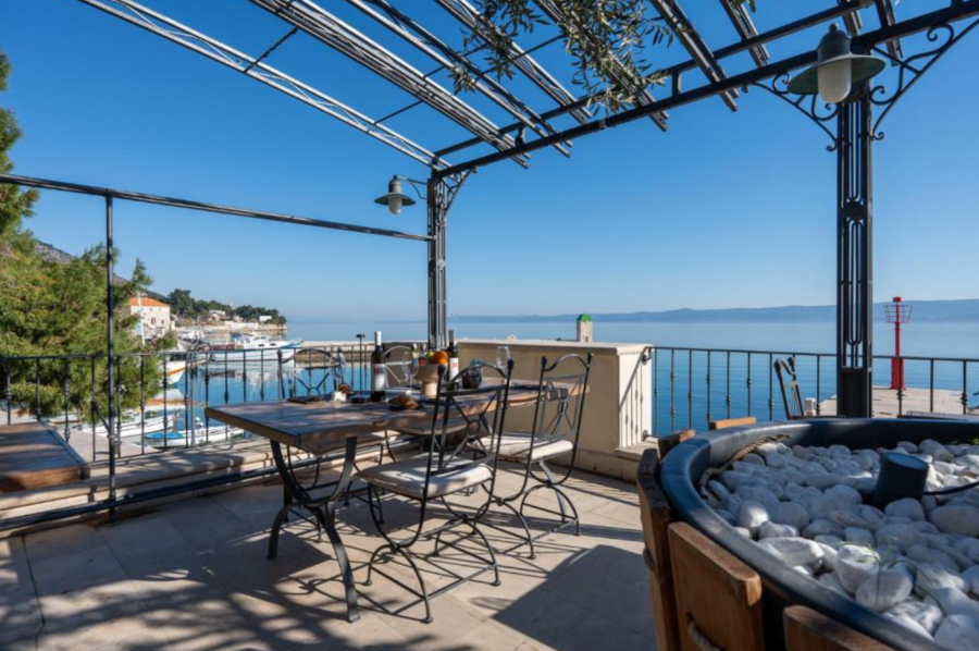 Kastil Hotel - Bol - terras