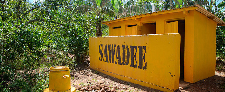 Twee Sawadee wc-huisjes gebouwd in Uganda