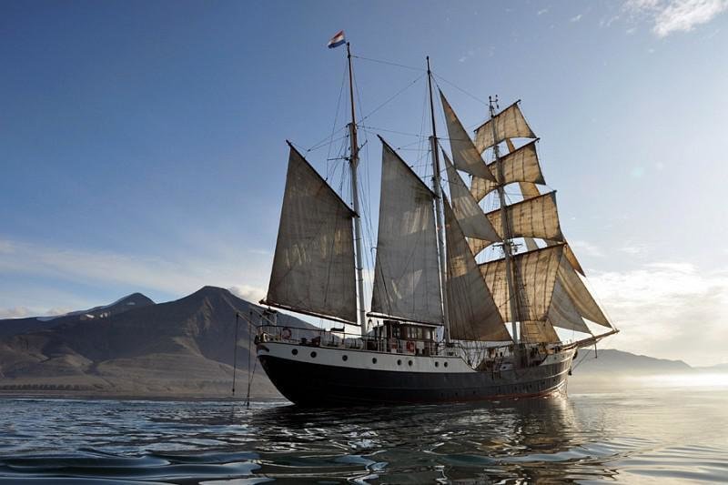 Groepsrondreis Met zeilschip Antigua op zoek naar walvi