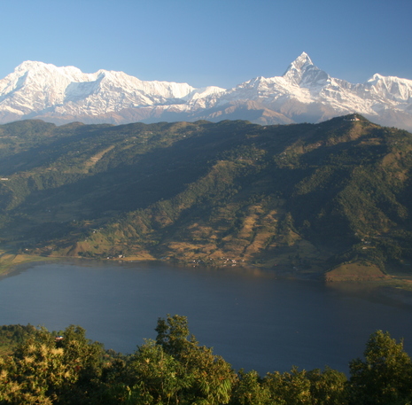 Rondreis Nepal Pokhara uitzicht vanaf Peace Pagoda