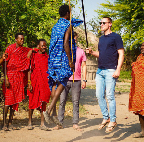 Reiziger met Masai