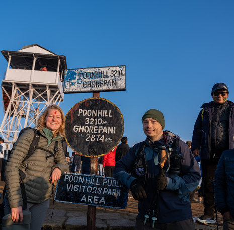Foto bij bord Poonhill