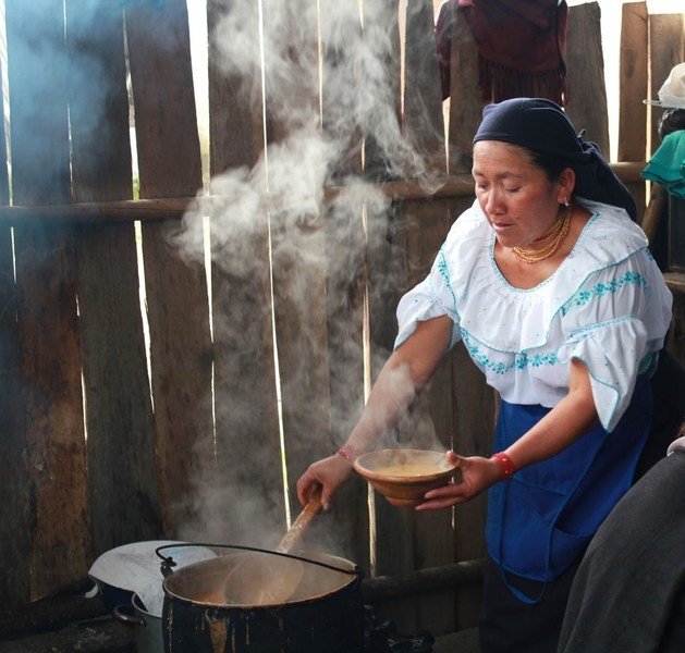 Rondreis Ecuador en Galapagos lokale vrouw