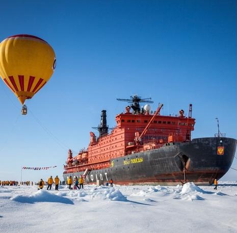 schip ijsbreker luchtballon
