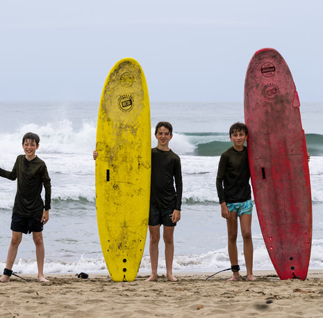 Costa Rica surfen, kinderen, surfplanken, strand, zee