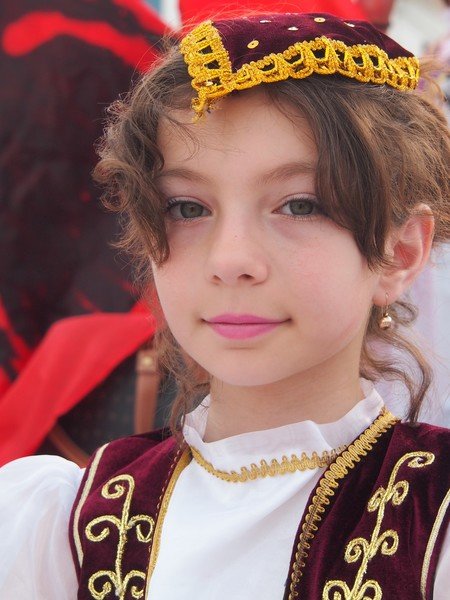 Meisje in traditionele kleding