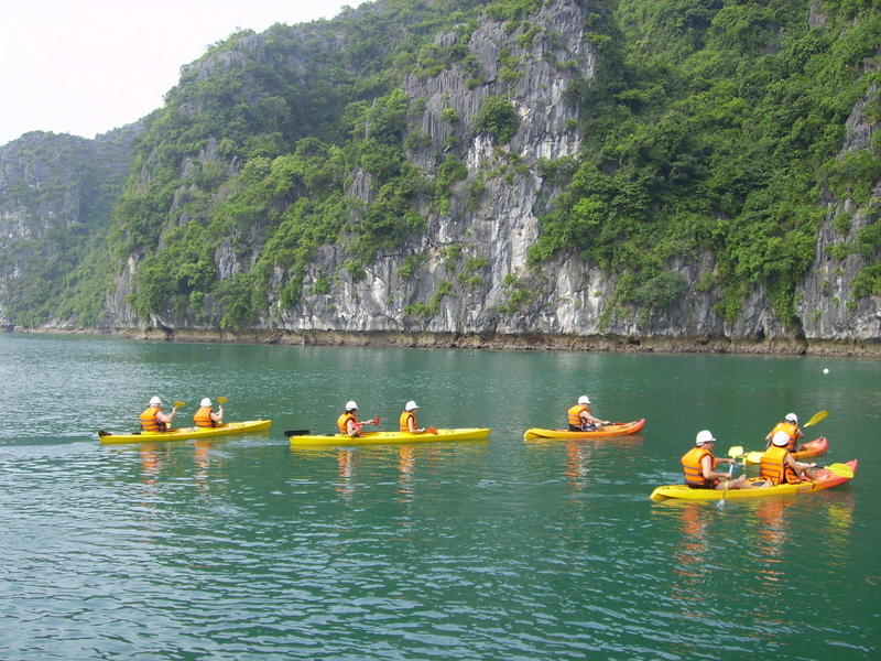Kajak Halong Bay