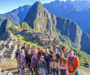 Familiereis Peru groepsfoto Machu Picchu