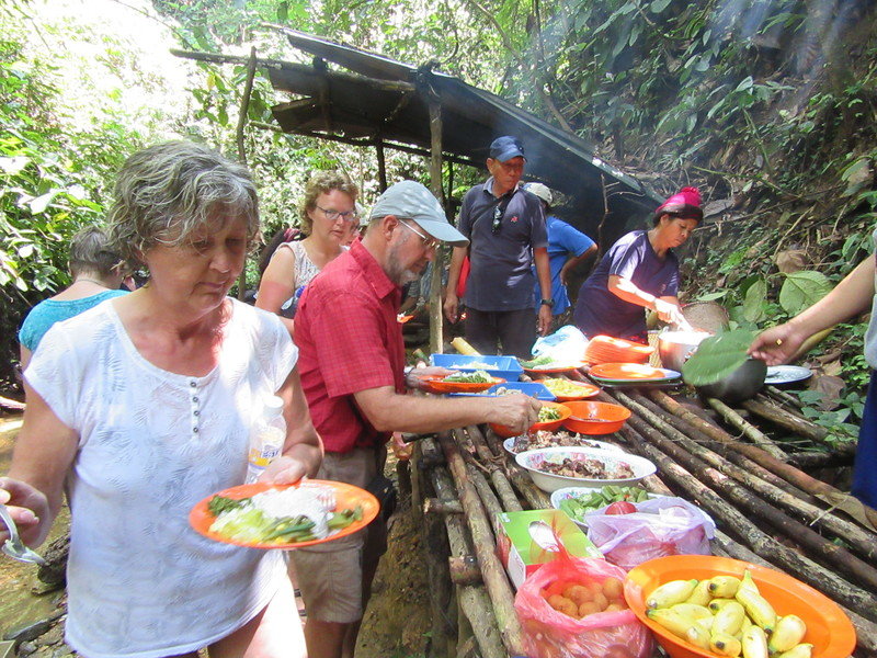 Rondreis Maleisisch Borneo eten iban longhouse