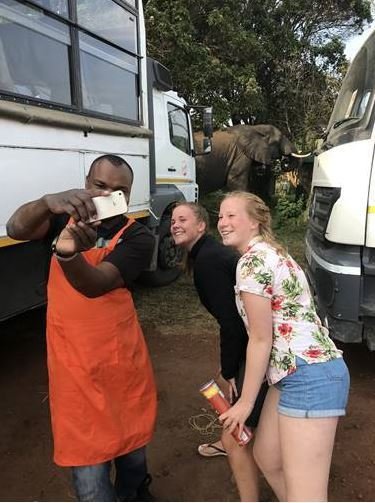 Familiereis Zuidelijk Afrika selfie local en kinderen
